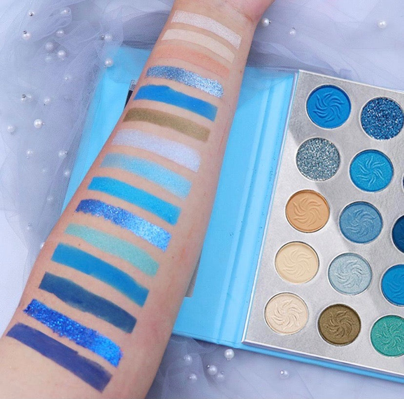 Ice Queen eyeshadow palette❄️